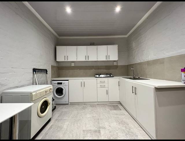 1 BEDROOM APARTMENT TO LET IN TOWNSEND ESTATE